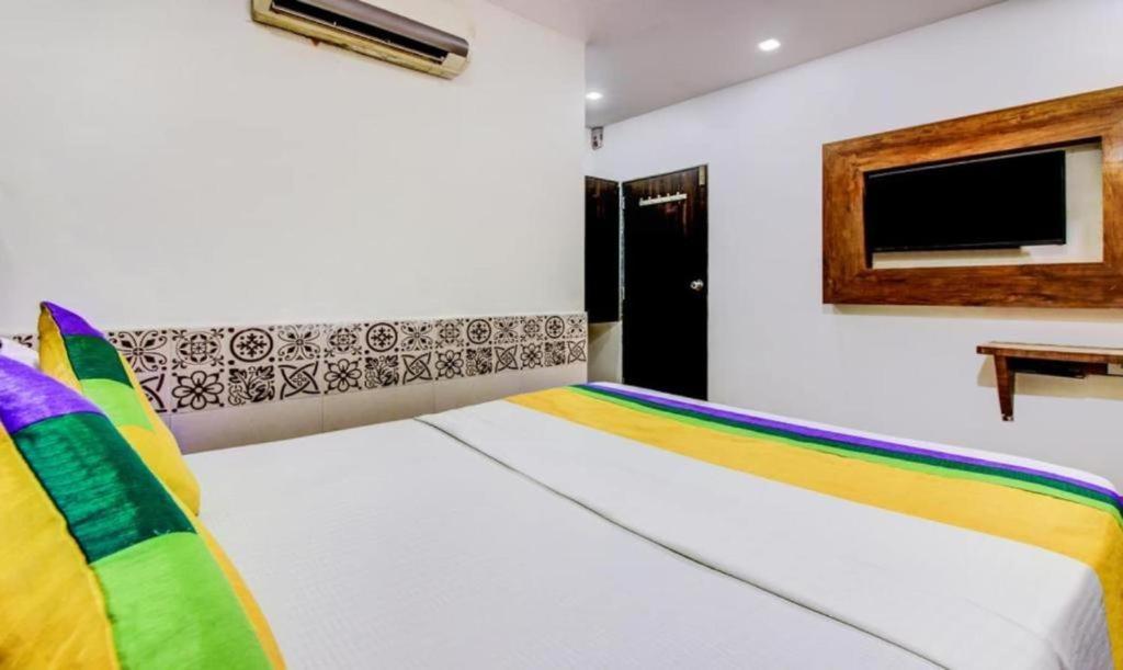 ホテル Kalpana Residency - Near Us Embassy ムンバイ エクステリア 写真