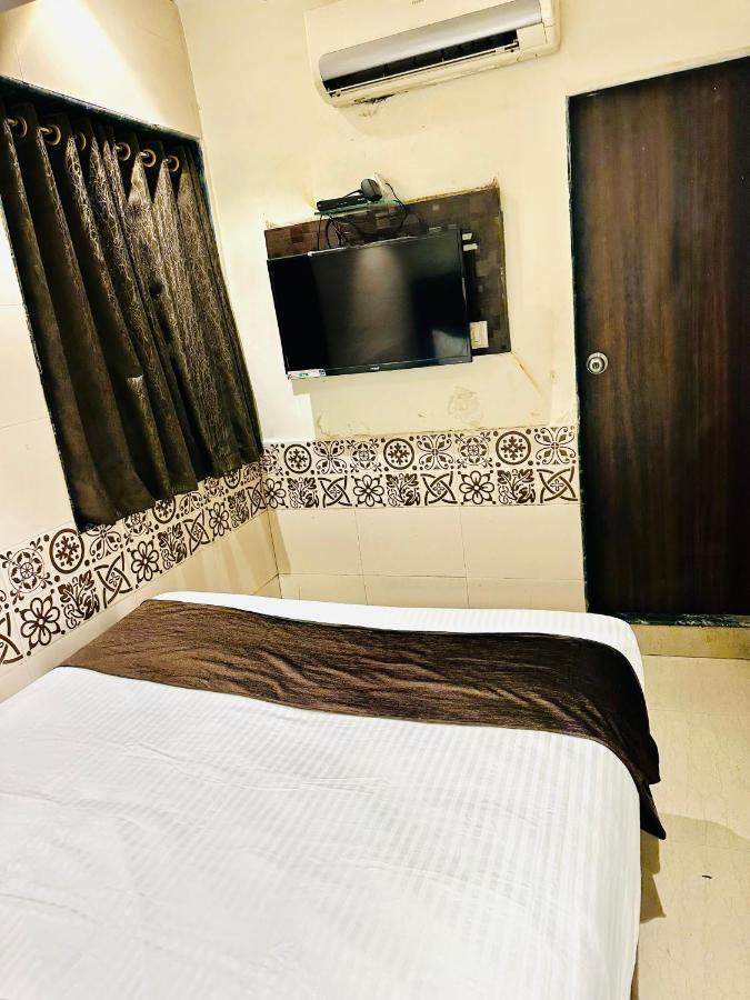 ホテル Kalpana Residency - Near Us Embassy ムンバイ エクステリア 写真